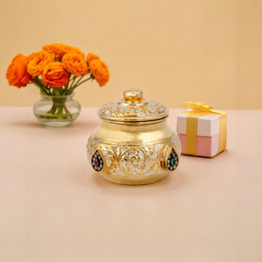 Vintage Style Handi with Embelishments
